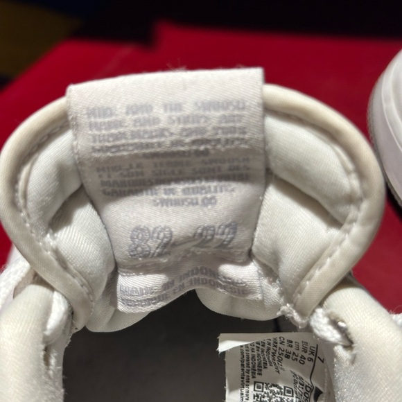 Nike Air Force 1 - Picture 6 of 7